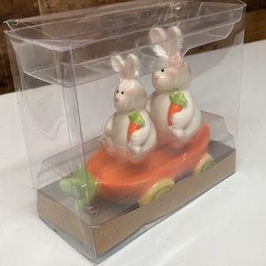 Bunny salt and pepper shakers